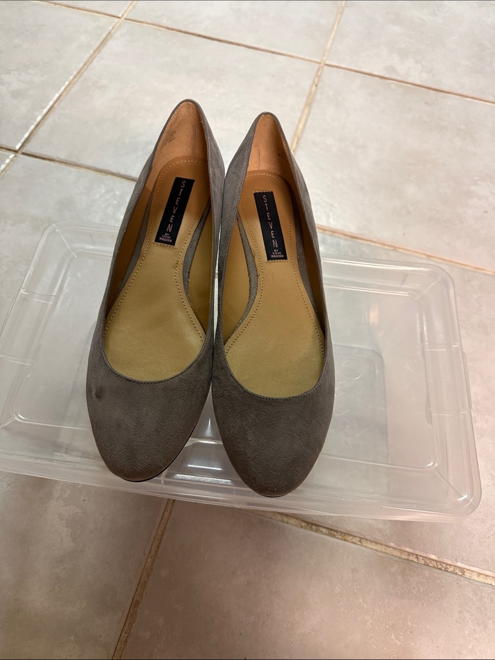 Steve Madden Gray Suede Round-Toe Flats